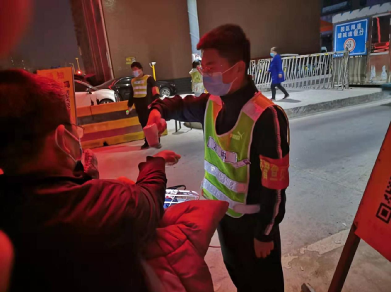 给消费者提供一个安全、健康的市场环境——万邦集团筑牢防疫保供战线(图2) 图片